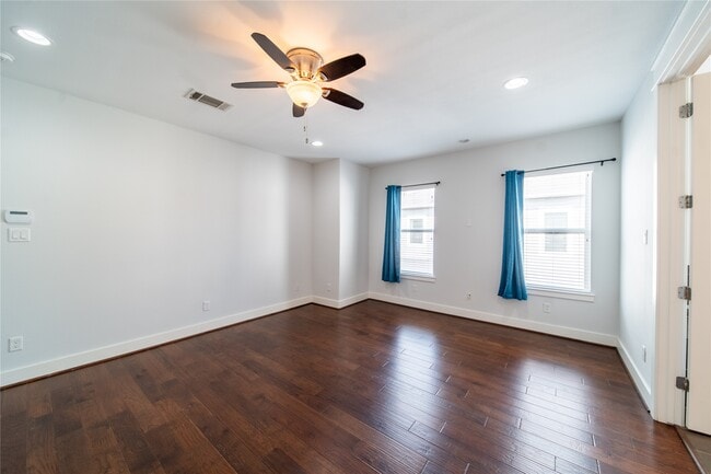 Building Photo - 1427 W 23rd St