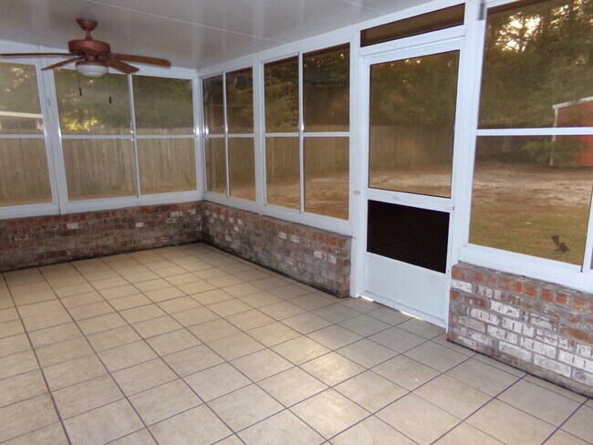 Building Photo - Beautiful Milton Home Near Whiting Field –...