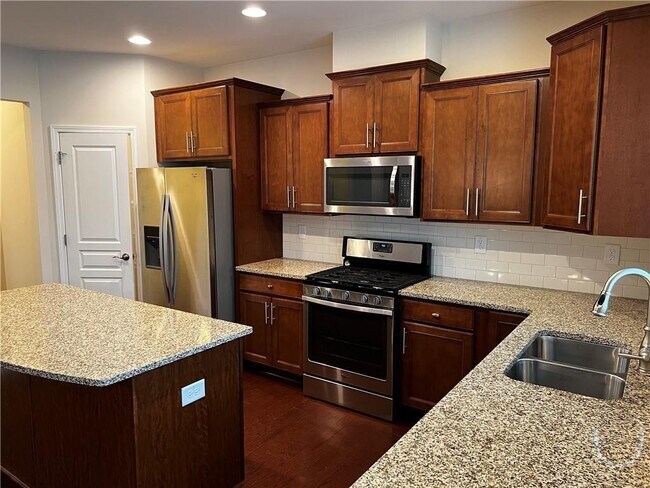 Building Photo - 701 Woodbridge Dr