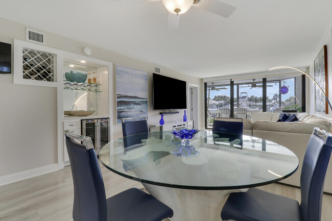 Building Photo - 515 Bay Colony Dr N