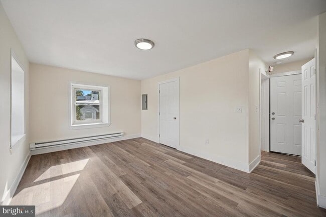 Building Photo - 111 W Queen Ln