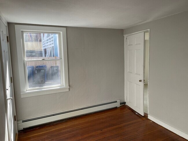 Building Photo - 10 Palfrey Ct