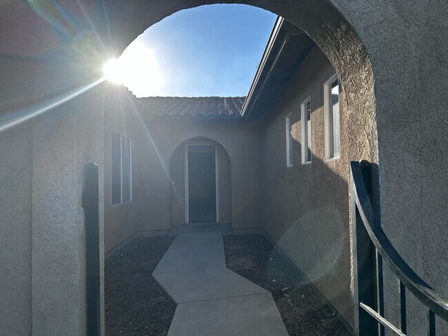 Building Photo - House- River Lakes
