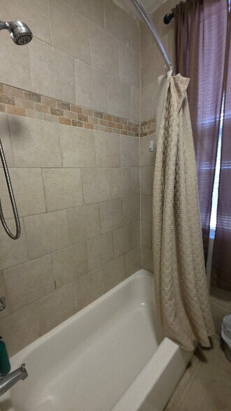 Building Photo - 116 Hardy Ave