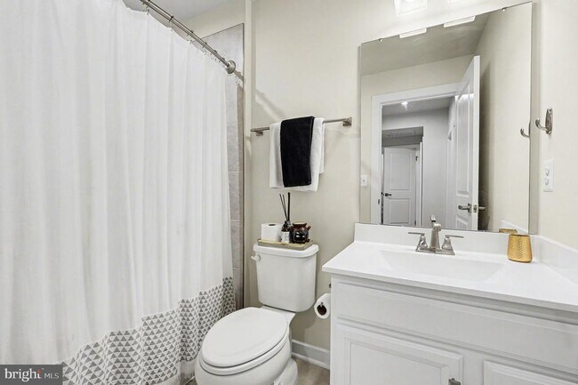 Building Photo - 17414 Southern Shrs Dr