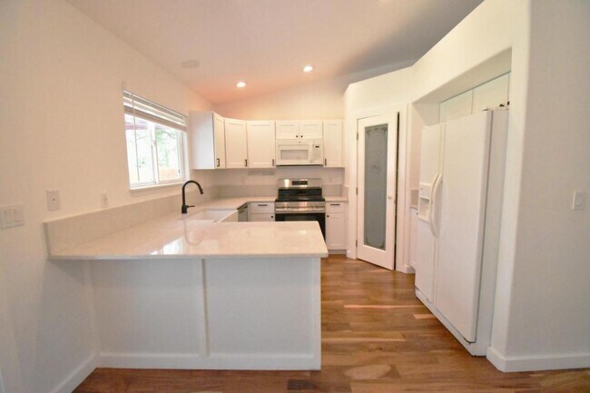 Building Photo - 2604 Pebble Way