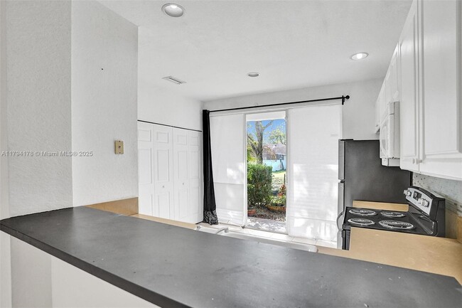 Building Photo - 757 NW 42nd Ave