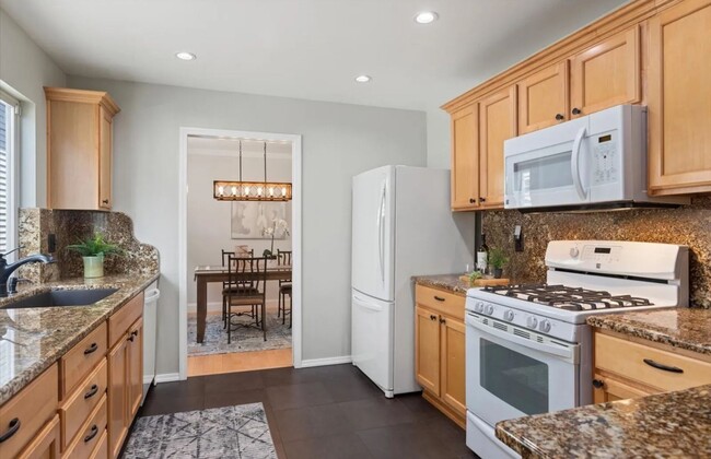 Building Photo - Welcome to this beautiful 3-bedroom, 2.5-b...