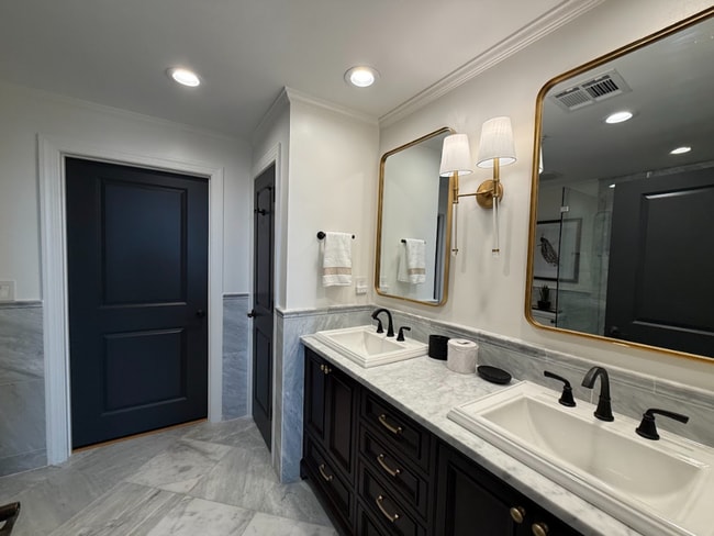 Building Photo - Newly Renovated Condo in the Heart of Downtown