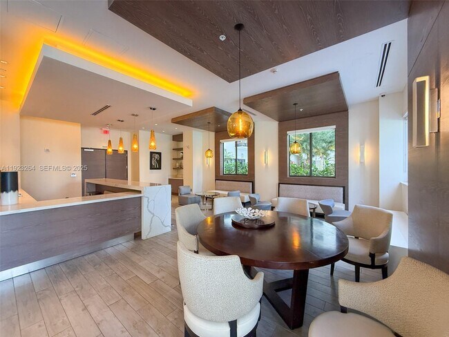 Building Photo - 999 SW 1st Ave