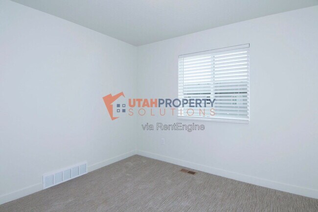 Building Photo - 1008 W 430 S