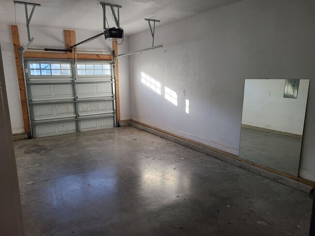 Building Photo - 3 Bedroom, 2.5 bath home - Sneads Ferry - ...