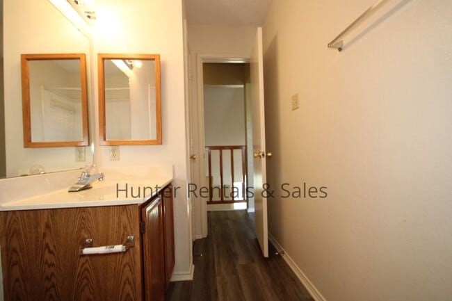 Building Photo - Two-Story Living!