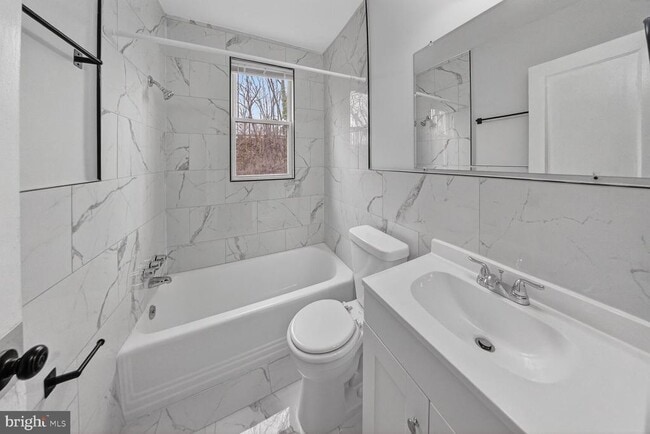 Building Photo - 4703 Ravenswood Rd