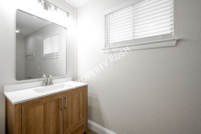 Building Photo - 7736 Holiday Hills Cir