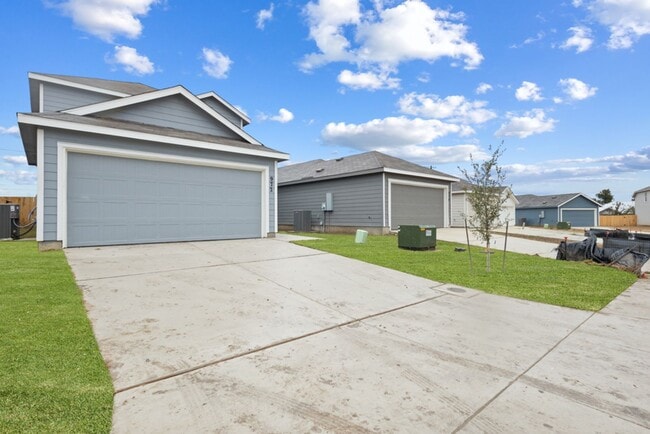 Building Photo - 972 Creek