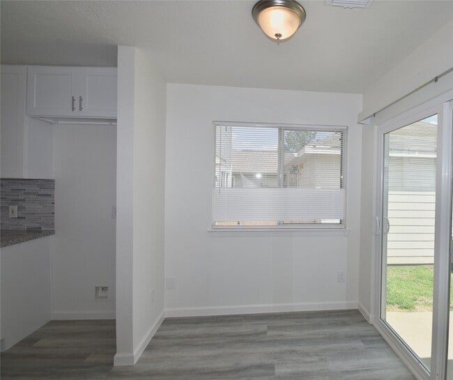 Building Photo - 6145 Settlers Square Ln