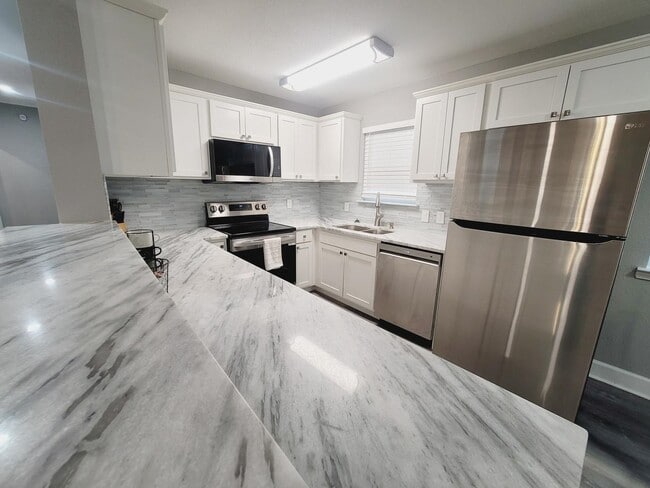 Building Photo - 1906 Karen Ln