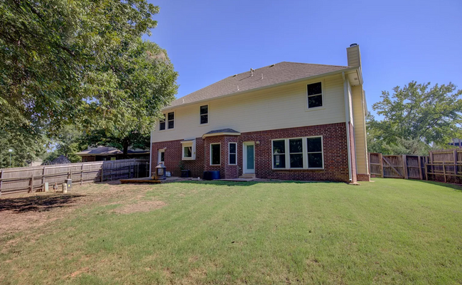 Building Photo - Beautiful 4 Bed 3 Bath Home with 2 car gar...