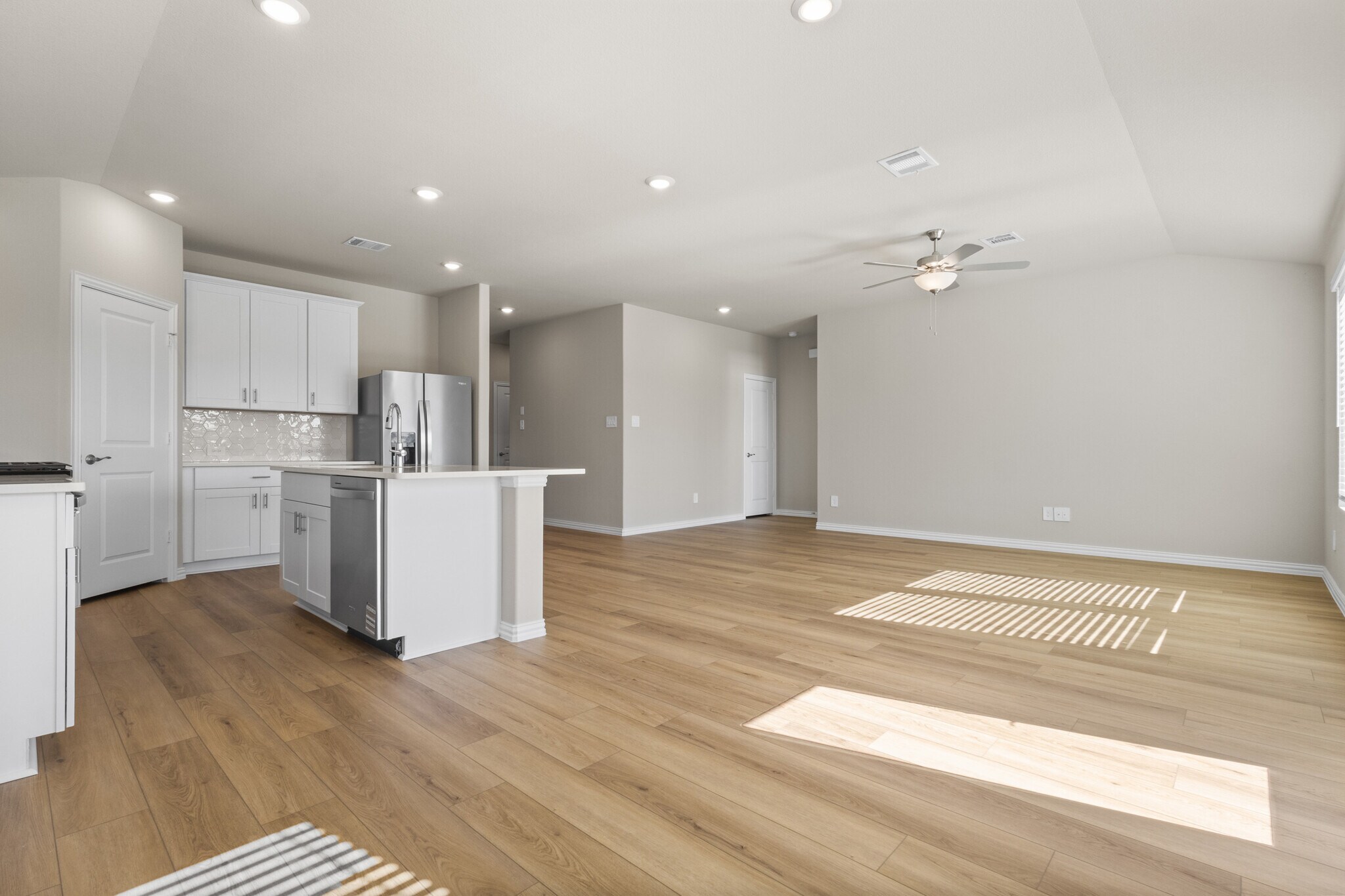 Building Photo - 6649 Valley Lake Ln