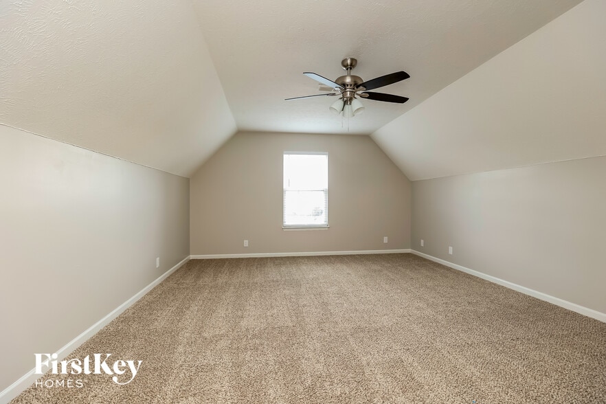 Building Photo - 1304 Sunray Dr
