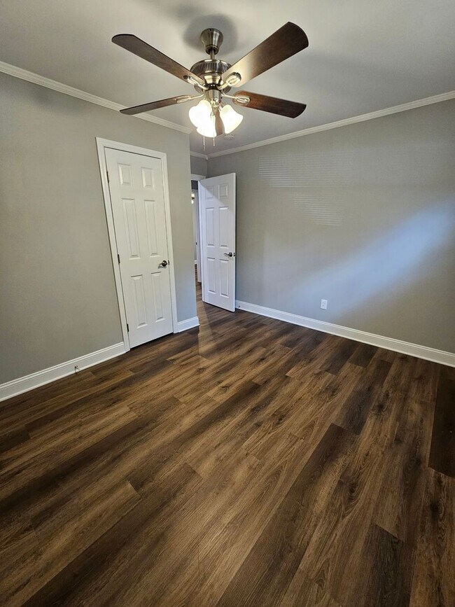 Building Photo - Fully Renovated Hanahan Home!