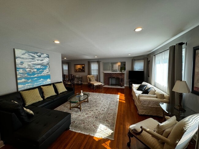 Building Photo - Spacious Furnished 4BR Home with Prime Location Near Marymount and Metro