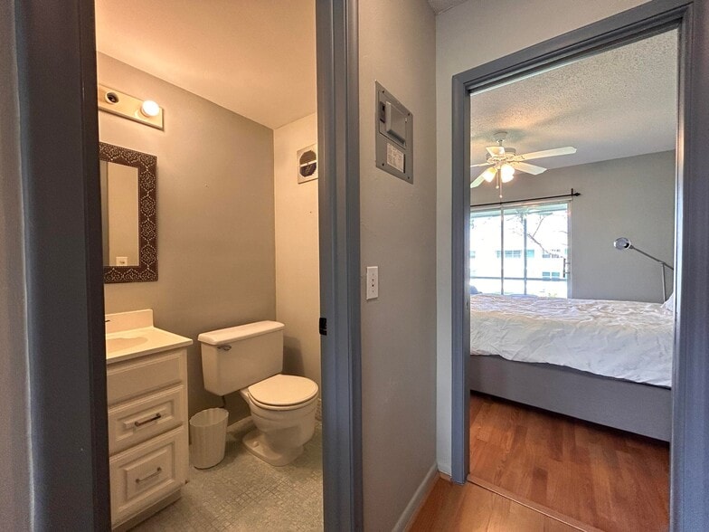 Building Photo - 880 Horizons W