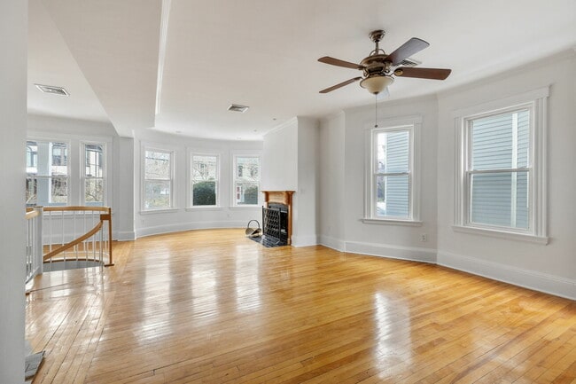 Building Photo - 114 Trowbridge St