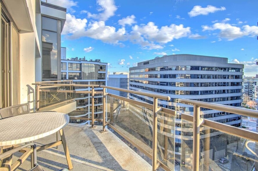 Building Photo - 1530 Key Blvd