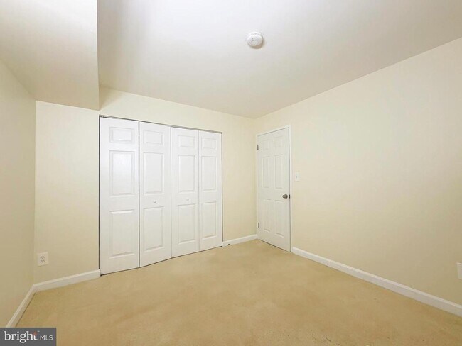 Building Photo - 9641 White Acre Rd