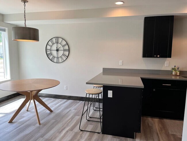 Building Photo - Whitefish townhouse for rent! 3 bed 2.5 ba...