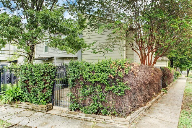 Building Photo - 6310 Arnot St