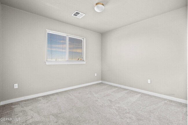 Building Photo - 13900 Villa Vista Ave