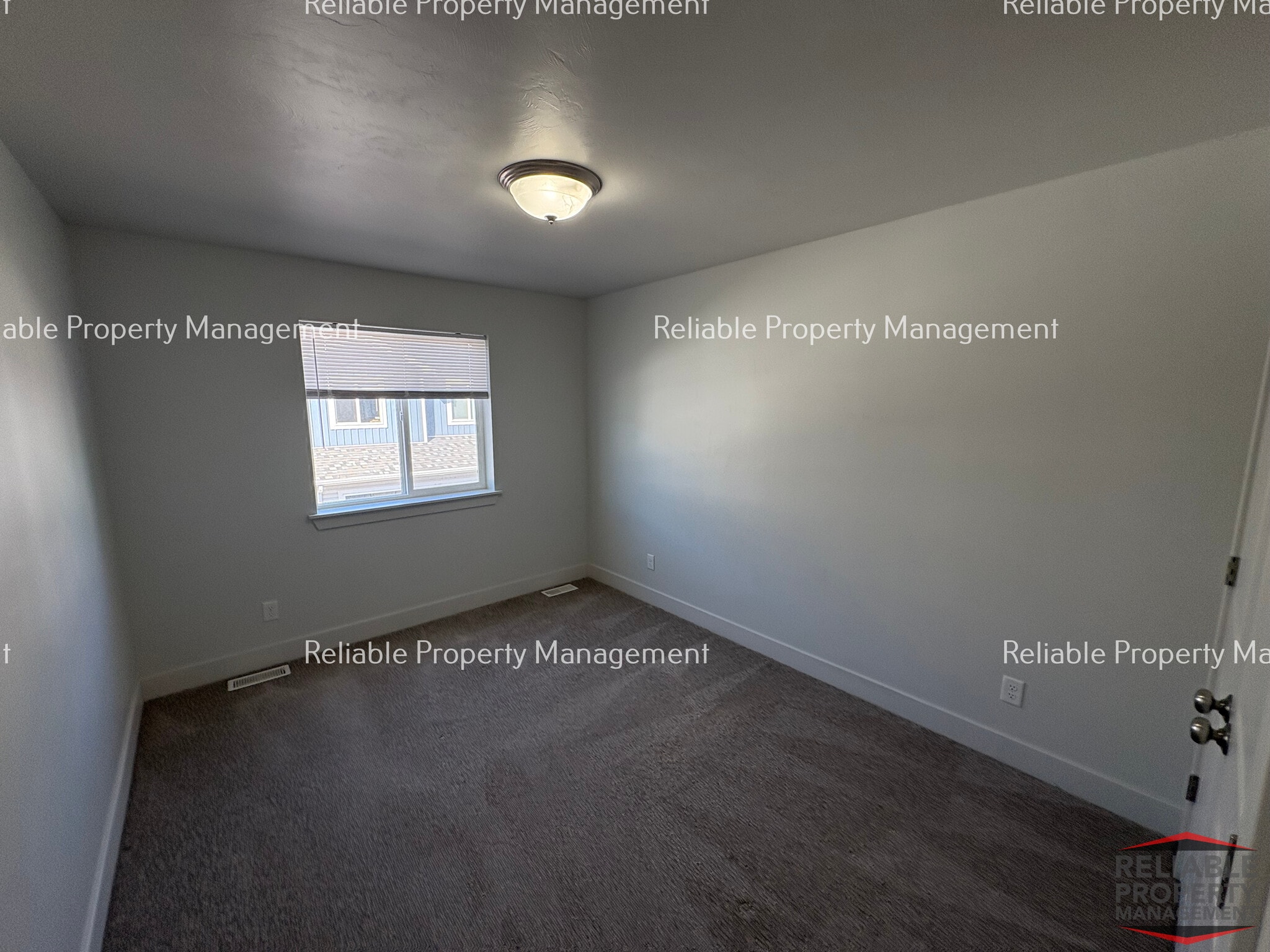 Building Photo - 156 S Emery Ln