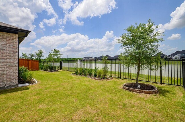 Building Photo - 13807 San Pasqual Pointe Dr