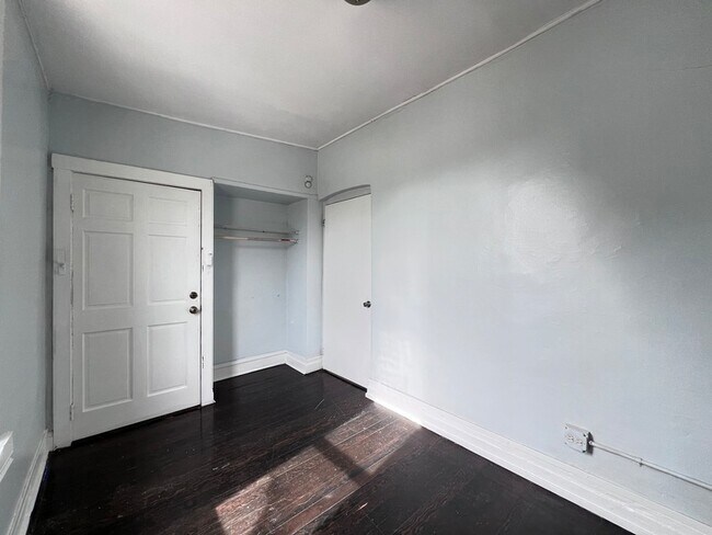 Building Photo - 8856 S Lowe Ave