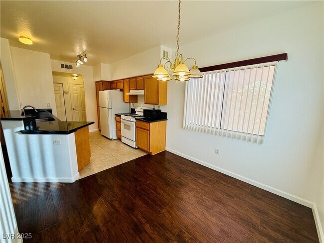 Building Photo - 1050 E Cactus Ave