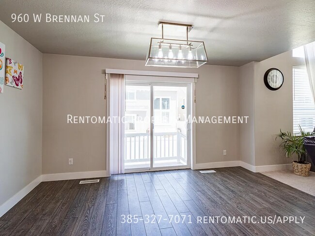 Building Photo - 960 W Brennan St