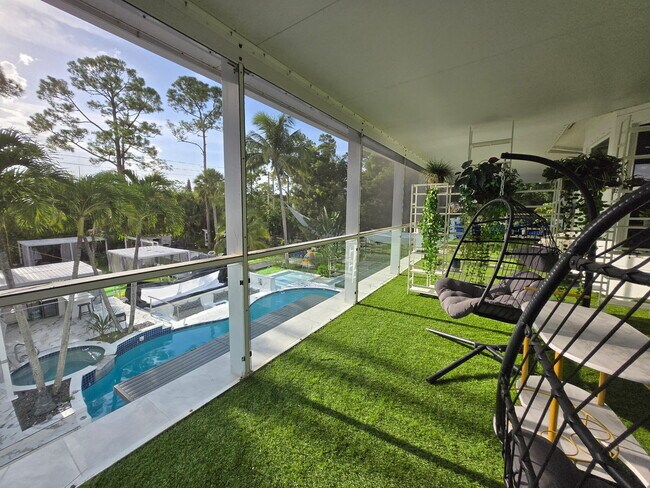 Building Photo - 377 Squire Dr
