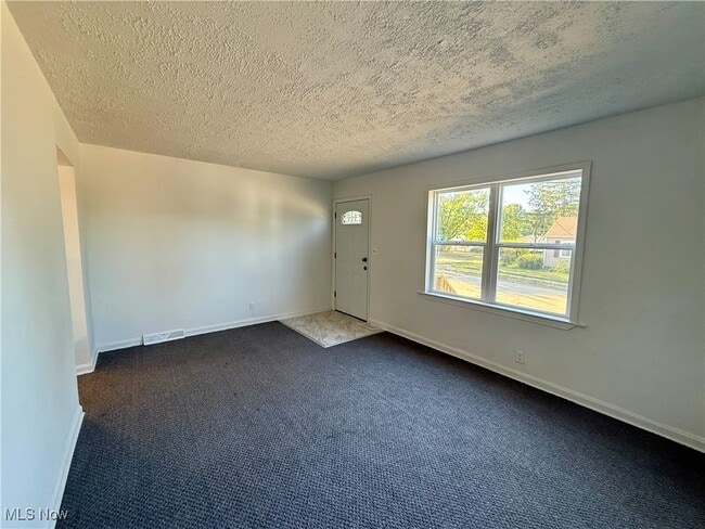 Building Photo - 1288 Hartford Ave