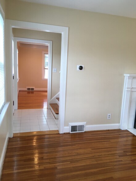 Front entryway - 31 Linwood Ave