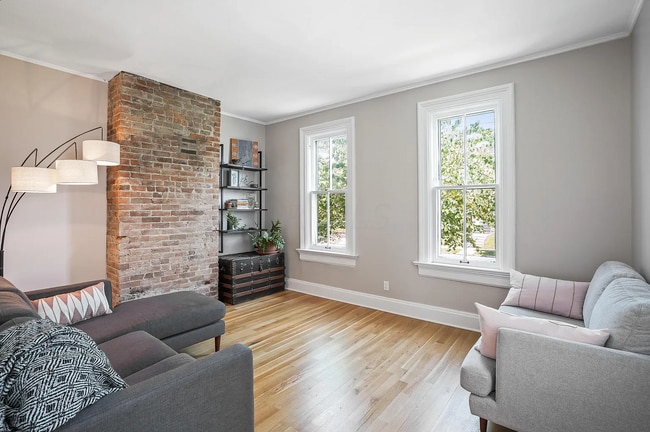 Building Photo - 329 E Jenkins Ave