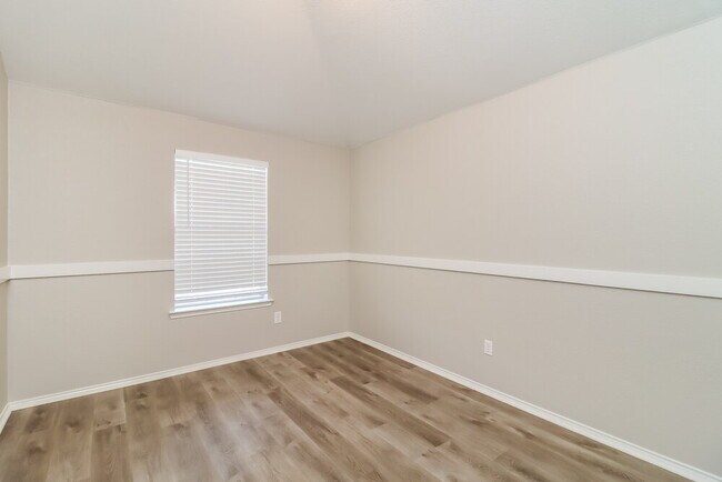 Building Photo - 5728 Imes Ln