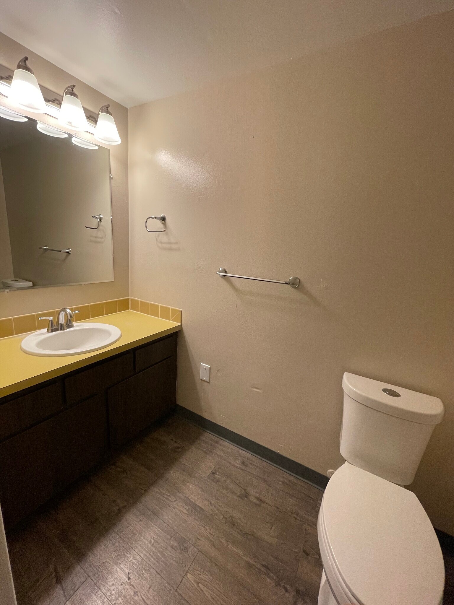 Master bathroom - 46398 Max Harder Rd N