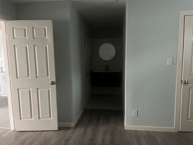 Building Photo - 4626 Bell St