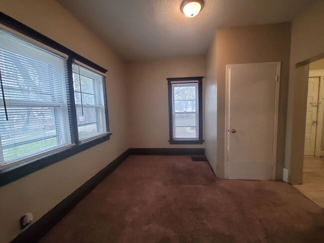 Building Photo - FOR RENT- 327 Webster- HUGE yard- pets ok!