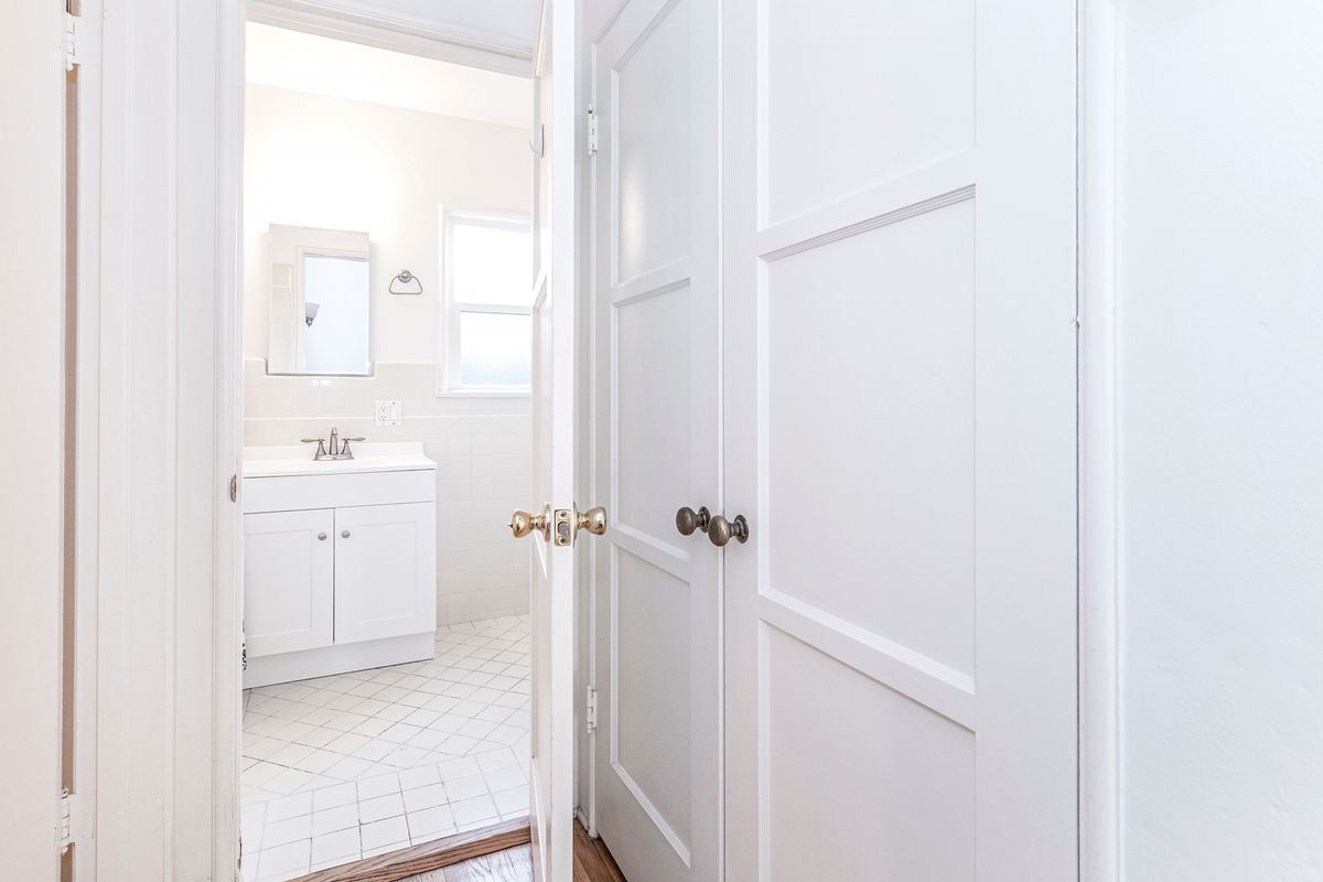 Building Photo - 2206 N Orchard Dr