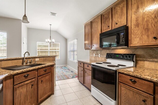 Building Photo - 12714 Lakeshore Dr