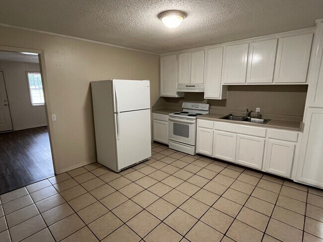 Building Photo - 101-103 Love Street